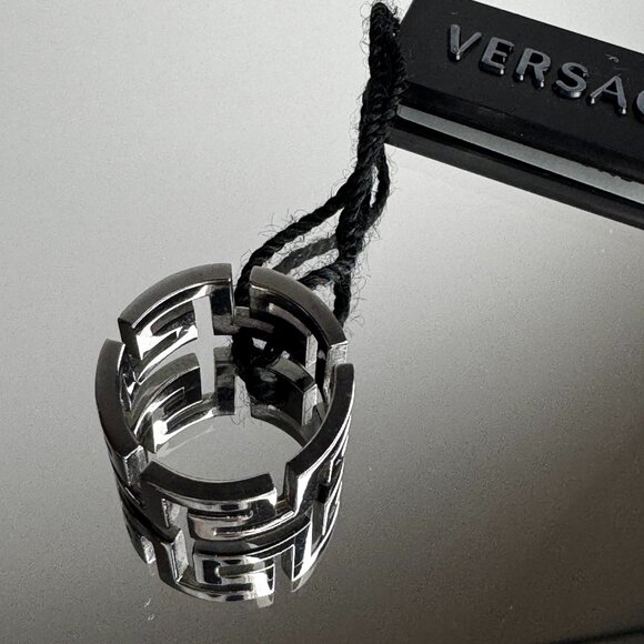 Ring - Picture 4 of 13